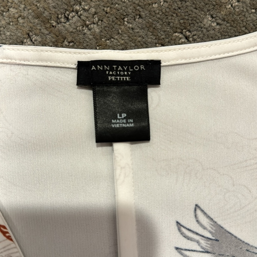 Ann Taylor Factory Flying Cranes V-neck Long-Sleeve Blouse, Size LP - Picture 9 of 10